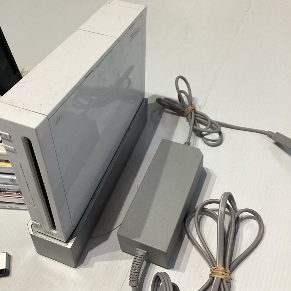 White Nintendo Wii Console System Bundle w/ 8 Games Nunchuck TESTED!! - Picture 4 of 9